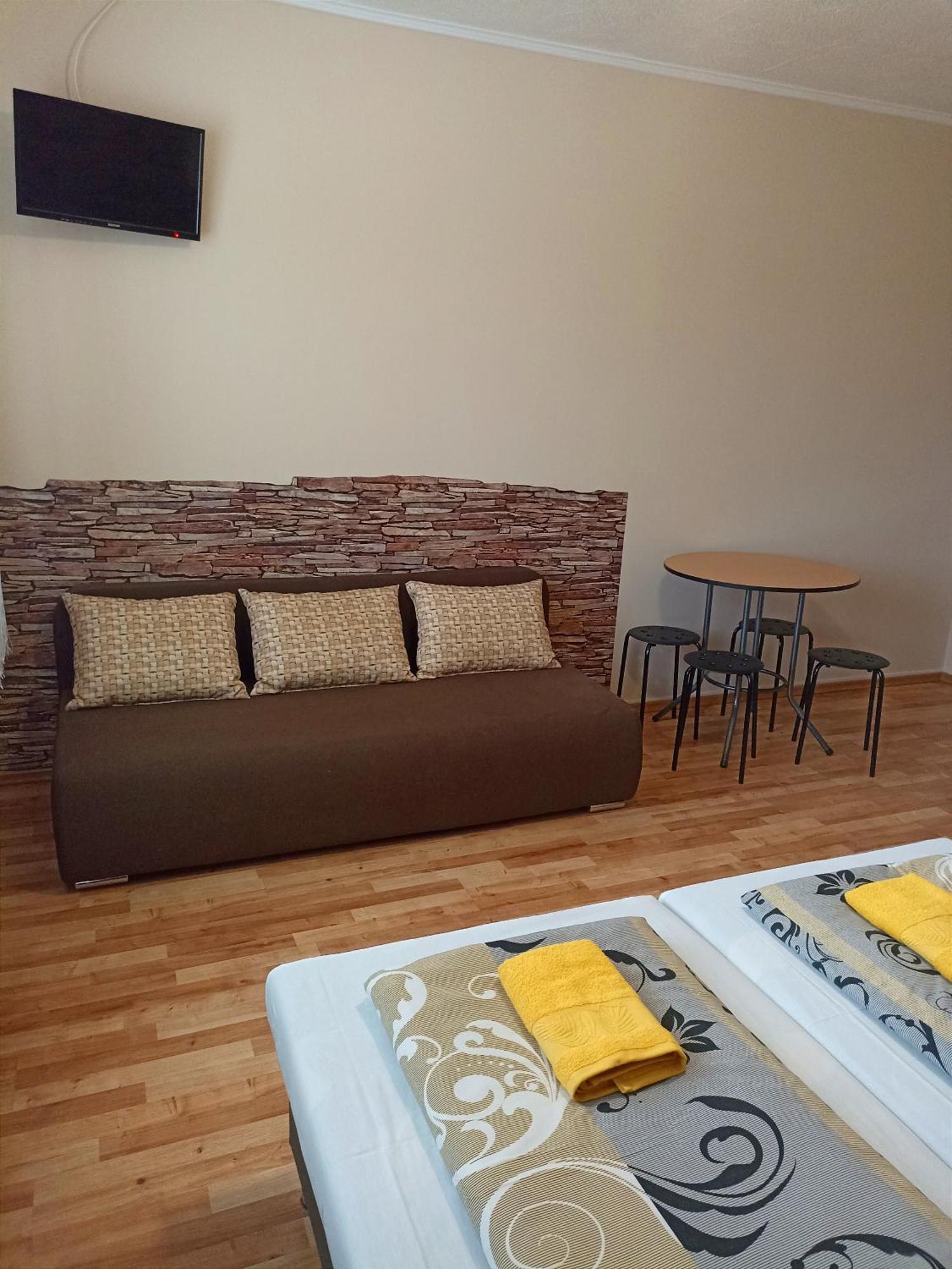 Abturist Penzion Štúrovo Екстериор снимка